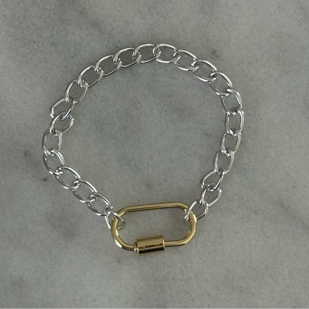 Silver Gold Two Tone Carabiner Clasp Bracelet 

Brand New

Stainless Steel